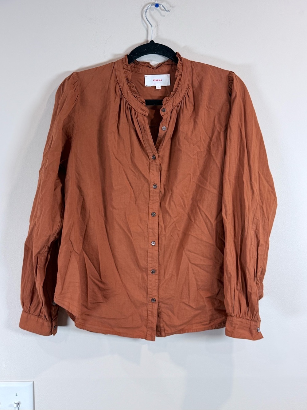 🔥XIRENA Women’s Ruffled Collar Button-Up Shirt - Rust Size XS EC🔥